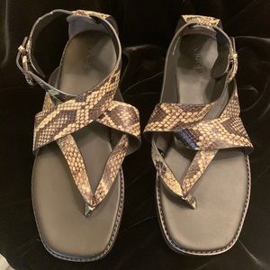 Vince NWOT size 10 Morris Snakeskin-Embossed Leather Thong Sandals